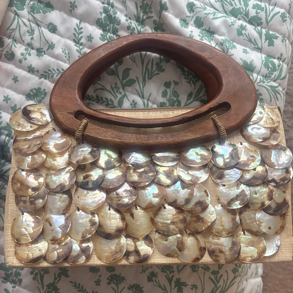 Natural Shell Accent Tote Bag with Wooden Handles